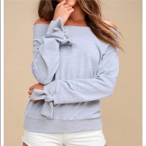 NWOT Lulu’s off the shoulder sweater